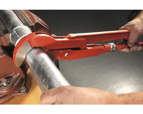 Pijptang in gebruik voor het bewerken van een pijp