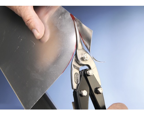 Plaatschaar knipt metalen plaat