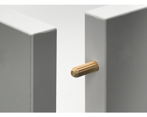 Houten deuvel tussen twee witte werkstukken