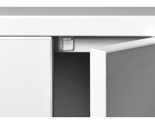 Detailopname van een meubelstuk met deur en transparante stootdop