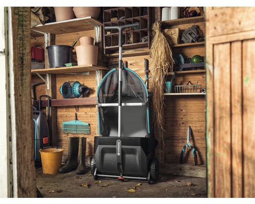 Tuinhuis met tuingereedschap en Gardena Logo blad- en grasvanger
