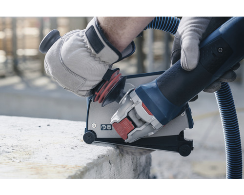 Muurfrees in gebruik op beton