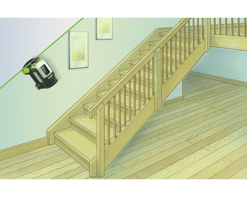 Illustratie van een houten trap binnenshuis met een lijnlaser bevestigd aan de muur.