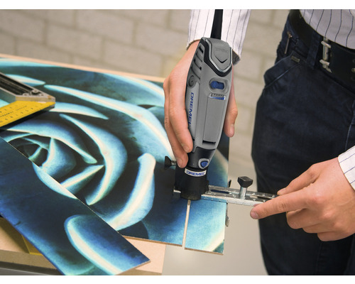 Dremel logo. Multifunctioneel gereedschap bij het snijden van materialen.