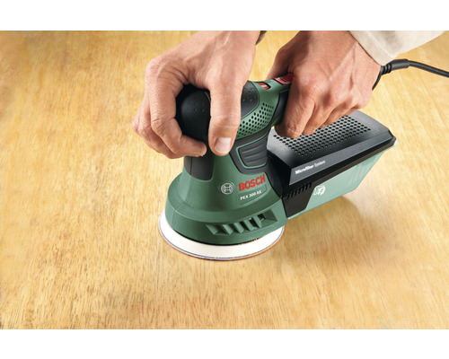 Bosch excentrische schuurmachine PEX 300 AE in gebruik op een houten oppervlak