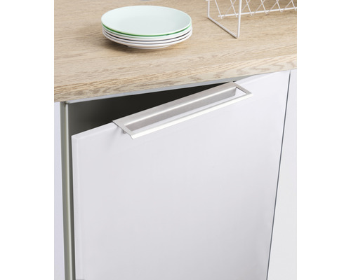 Keukenkast met metalen greeplijst