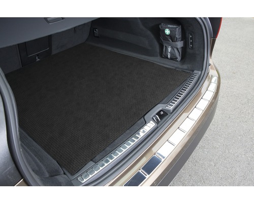 Kofferbak met kofferbakmat en verbanddoos