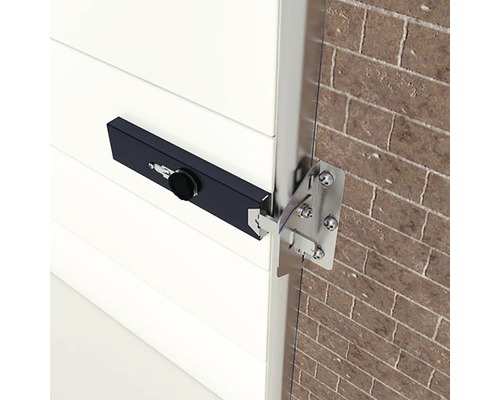 Metalen deurvergrendeling bevestigd aan een deur