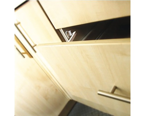 Keukenkast met lade gedeeltelijk geopend