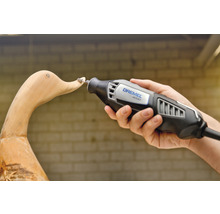 Dremel 4000 multifunctioneel gereedschap bij het bewerken van een houten eend