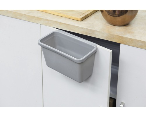 Grijze emmer om aan een kastdeur te hangen