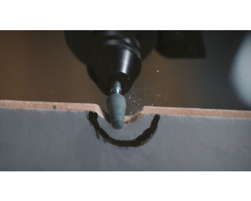 Rotatiegereedschap dat een gat in een materiaal freest