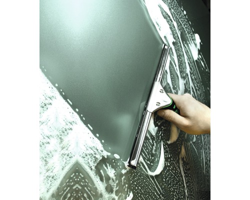 Raamreiniging met een trekker met handgreep