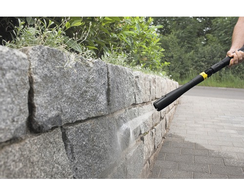 Reiniging van een stenen muur met een hogedrukreiniger