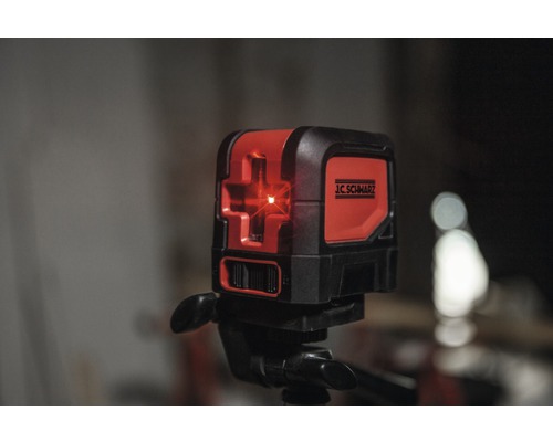 J.C. Schwarz Logo op een kruislijnlaser met statief