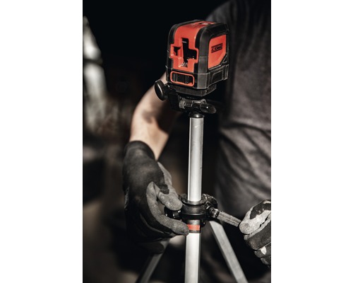 Kruislijnlaser op statief met bediener