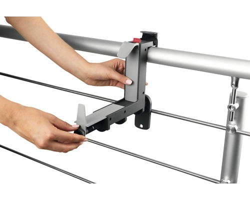 Montage van een beugel aan een reling