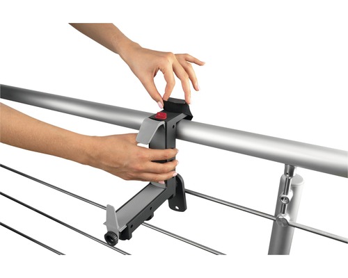 Montage van een waslijn aan een reling