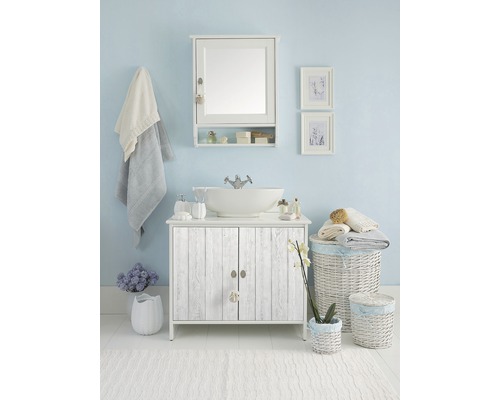 Badkamerensemble met wastafelonderkast, spiegel, accessoires en decoraties voor een heldere en vriendelijke sfeer