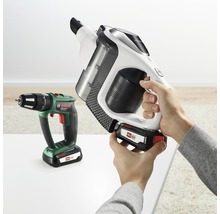 Accu stofzuiger en accuboormachine van het merk Bosch op een tafel