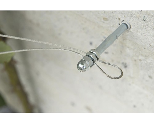 Verankering van een staalkabel met boutanker in een betonnen muur