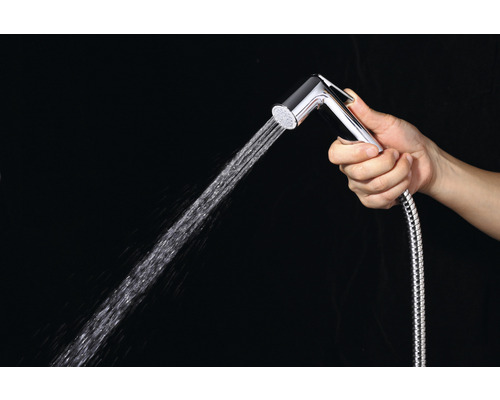 Handdouche met waterstroom, verbonden met een slang