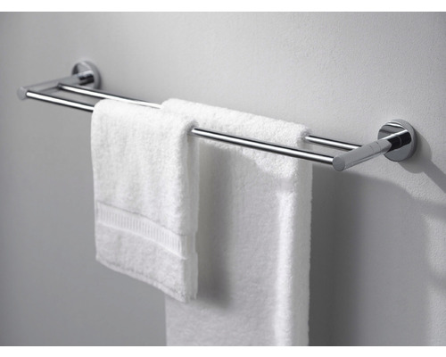 Dubbele metalen handdoekhouder met handdoeken