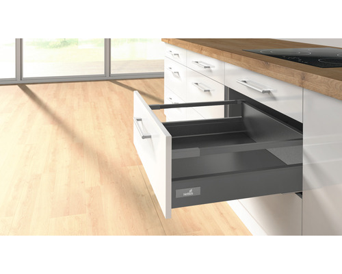 Keukenlade met uittrekbaar systeem en Hettich logo