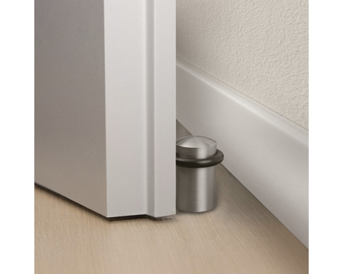 Metalen deurstopper bij deurkozijn