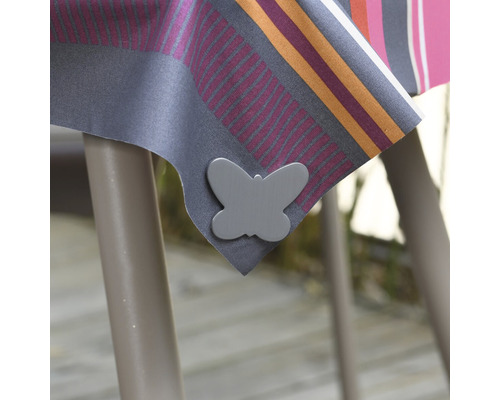 Tafelkleedklem in vlindervorm op een tafelkleed