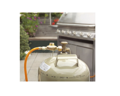 Gasfles met drukregelaar en gasslang voor een barbecue