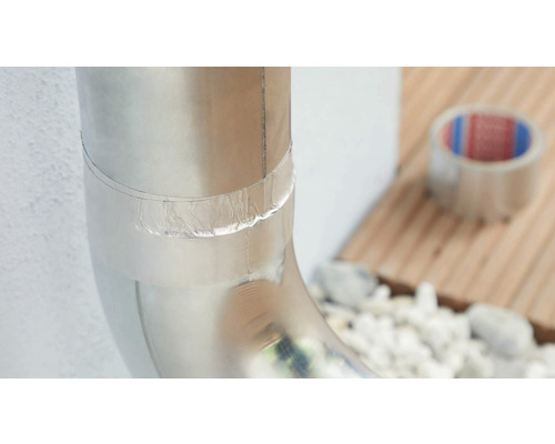 Gerepareerde afvoerpijpbocht met tape