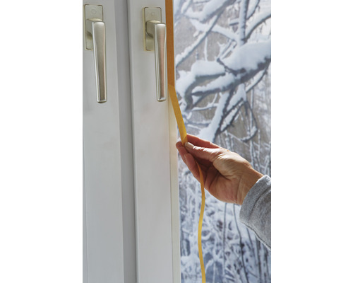 Raamafdichting met afdichtband op een raam