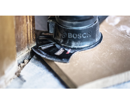 Oscillerend gereedschap met zaagblad bij het zagen van hout, Bosch Logo