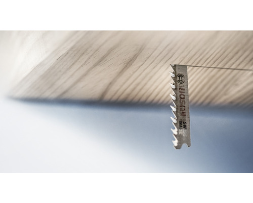 Decoupeerzaagblad bij het snijden van hout