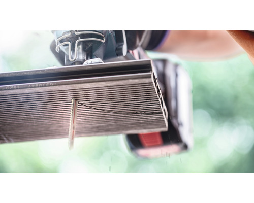 Decoupeerzaag bij het zagen van een werkstuk