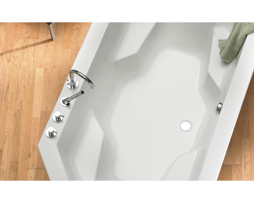 Bovenaanzicht van een rechthoekig ligbad met kraanwerk