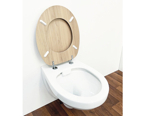 Wandcloset met open toiletbril met houten fineer