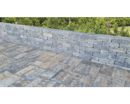 Tuinmuur van steen en stenen platen voor buiten