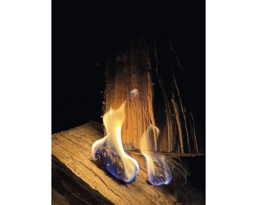 Brandhout met vlammen