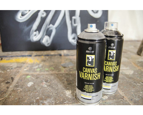 Twee blikken canvasvernis met MTN Montana Colors Logo