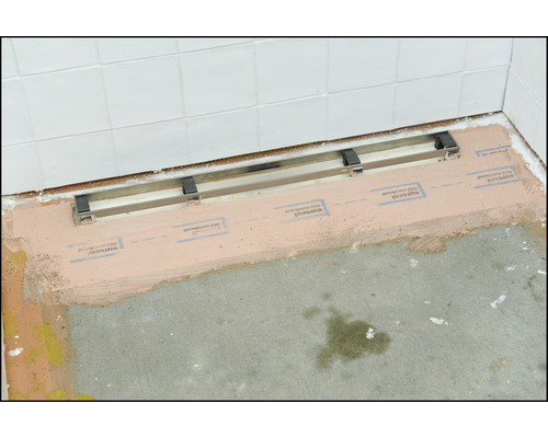 Badkamervloer met douchegoot en Eurocol afdichtband