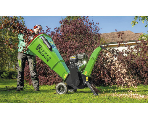 Zipper ZI-HAEK4100 hakselaar in gebruik met bediener