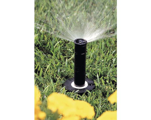 Pop-up sproeier in werking voor gazonbesproeiing