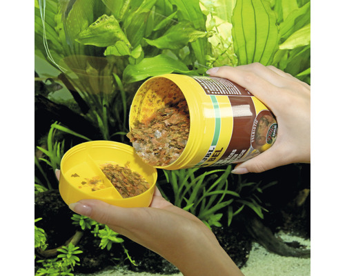 JBL NovoBel vlokkenvoer voor siervissen wordt in een gele doos gevuld.