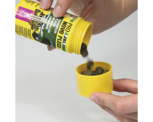 JBL Novo Pleco voedertabletten voor meervallen worden in een gele deksel gegoten.