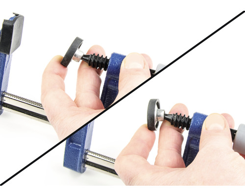 Een lijmklem wordt door een hand versteld.