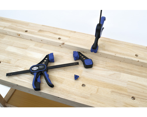 Werkbank met eenhandsklemmen voor het fixeren van hout