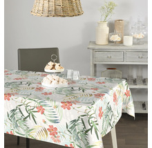 Tafelsetting met tafelkleed met plantenmotief op een tafel