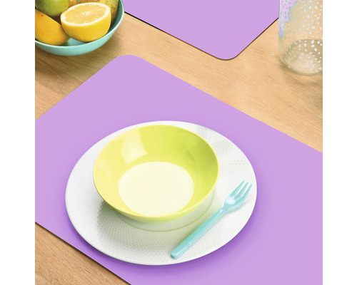 Tafeldecoratie met placemats, bord, kom en vork